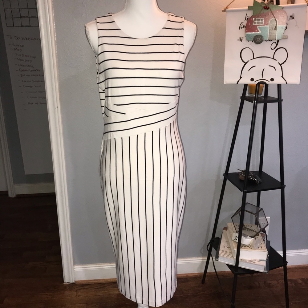 🌵Ann Taylor SZ 8 White & Black Stripped Dress
